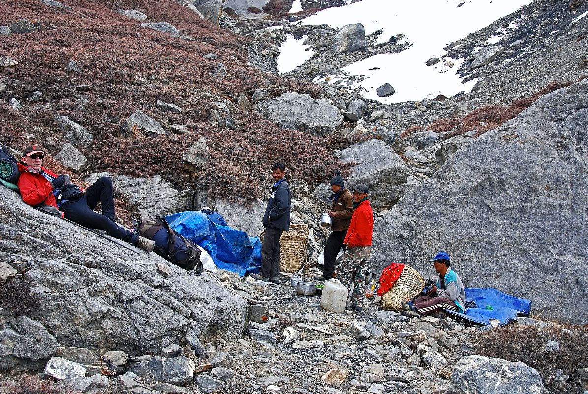 12 Jerome Ryan Rests While Crew Make Lunch Just Below Mesokanto La